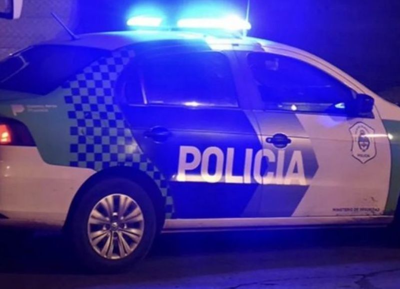 Voceros policiales informaro que, a raíz de ello, el policía comenzó a perseguir a ambos ladrones, a bordo de su automóvil particular Peugeot 206.